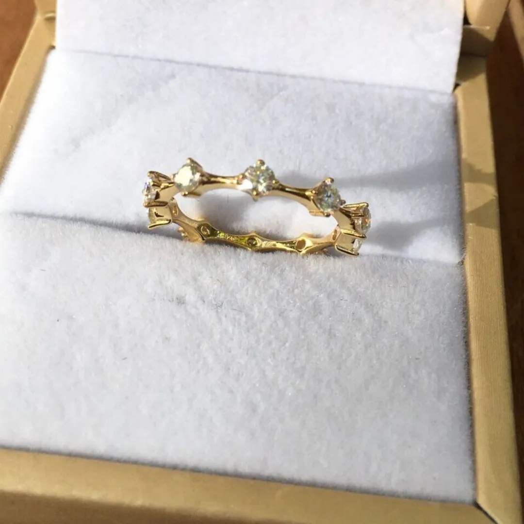 /public/photos/live/Delicate Bubble Moissanite Stackable Wedding Band  681 (1).webp